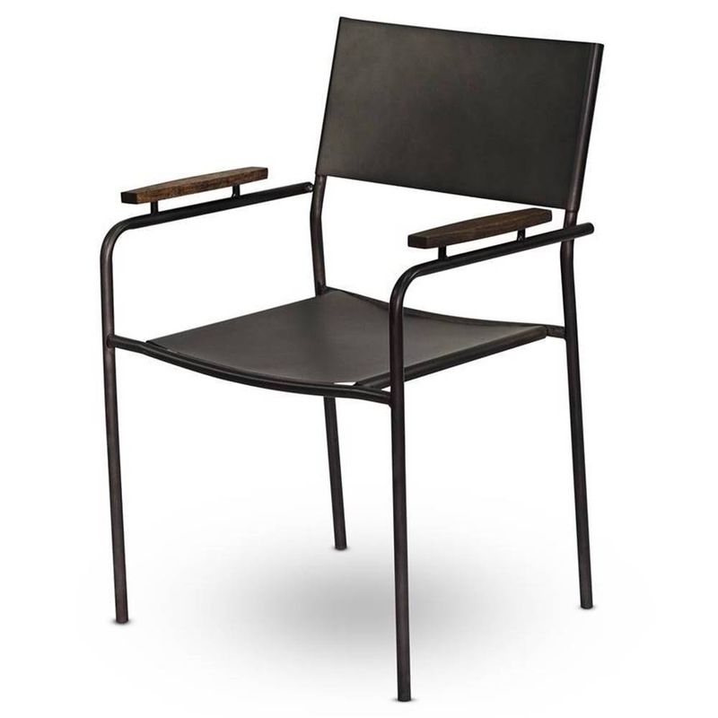 cadeira caraiva com braço de madeira estrutura em aço  cor preto fosco